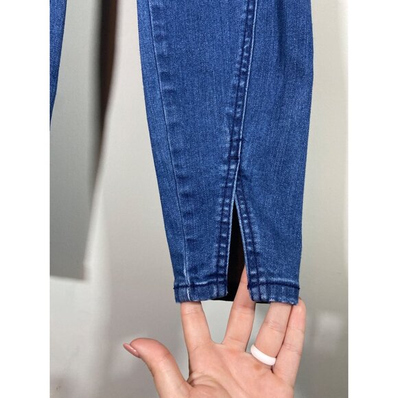 Crown & Ivy Women's Forward Slit Hem Skinny Blue Jeans Sz. 2R Denim Casual - Picture 3 of 4